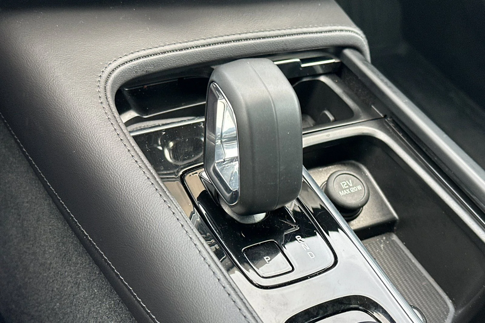 2025 Volvo S90 Plus - Photo 24