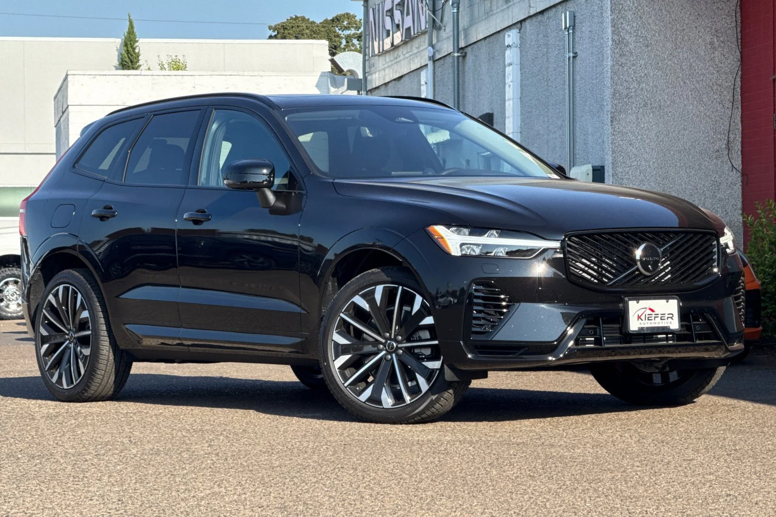 New 2026 ONYX BLACK Volvo Ultra image 2