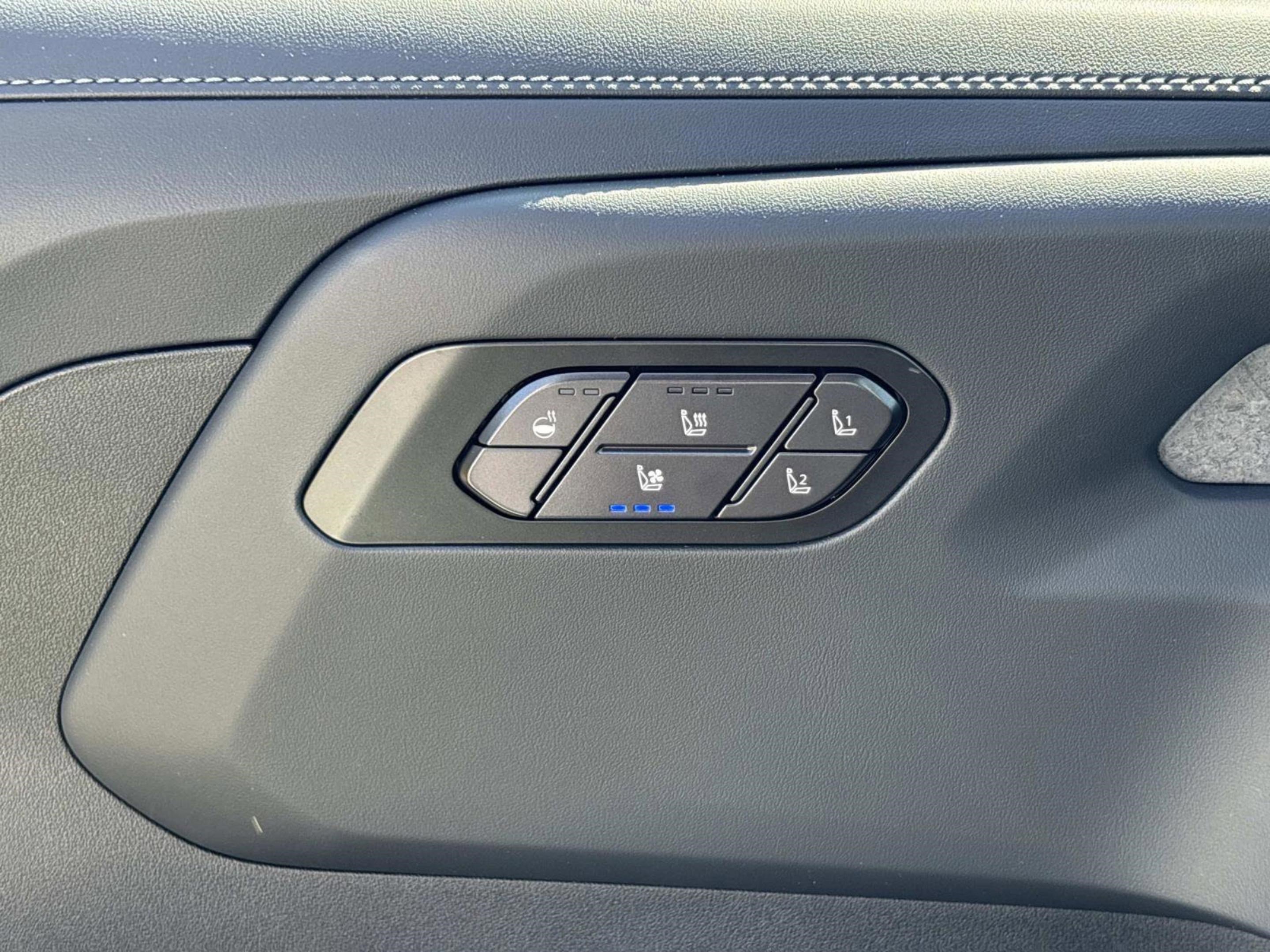 New 2027 Glacial White Pearl Kia X-Line SX image 21