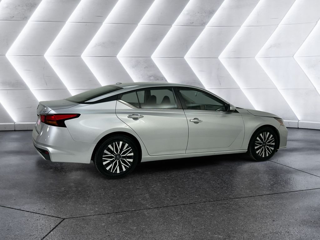 Used 2023 Silver Nissan 2.5 SV image 4