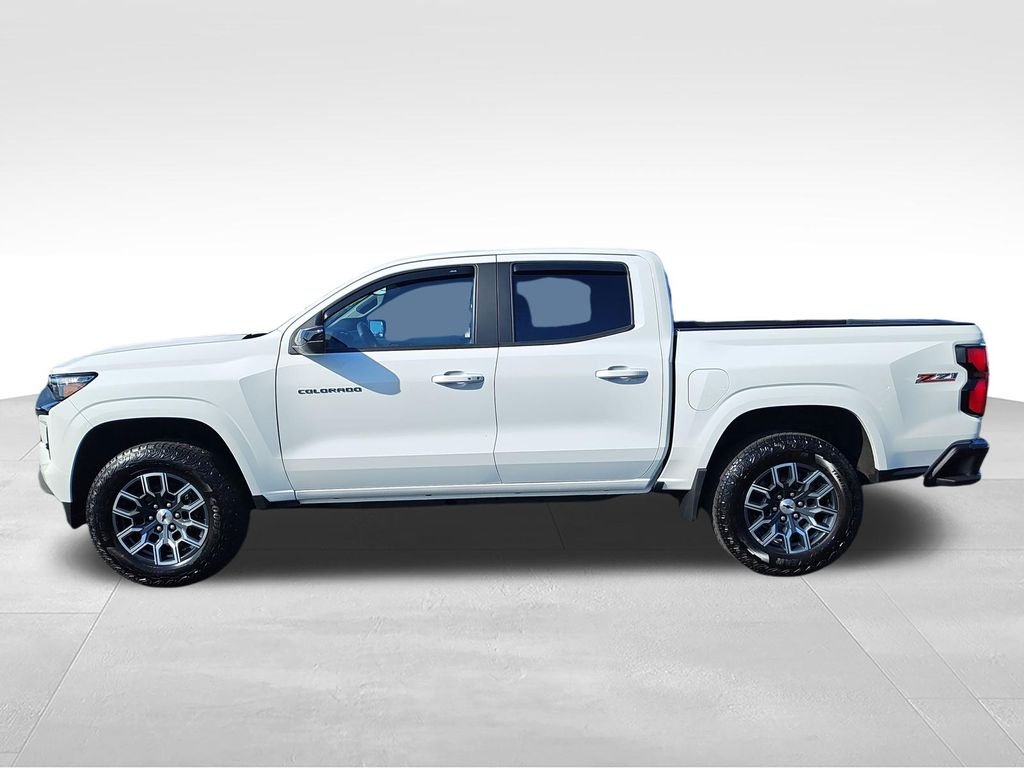 Used 2023 White Chevrolet Z71 image 2