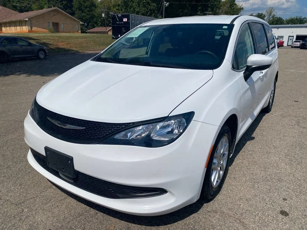 2023 Chrysler Voyager