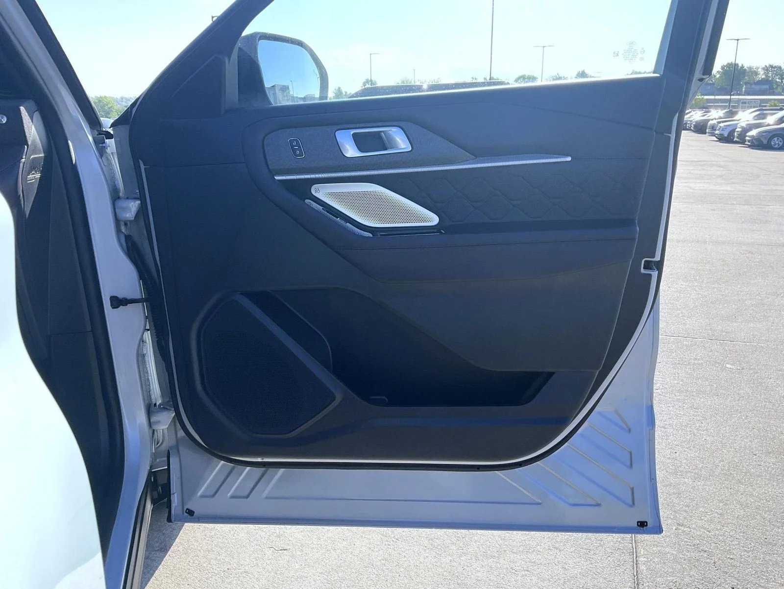 Used 2025 White Ford Platinum image 17