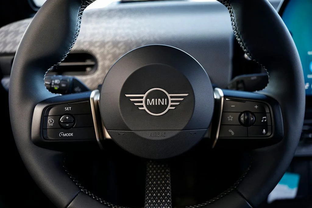 New 2026 Silver MINI Iconic image 28