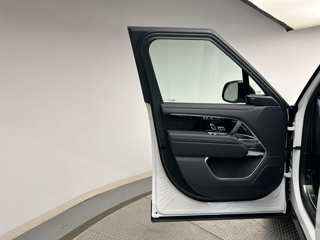 New 2026 Fuji White Land Rover SE image 17
