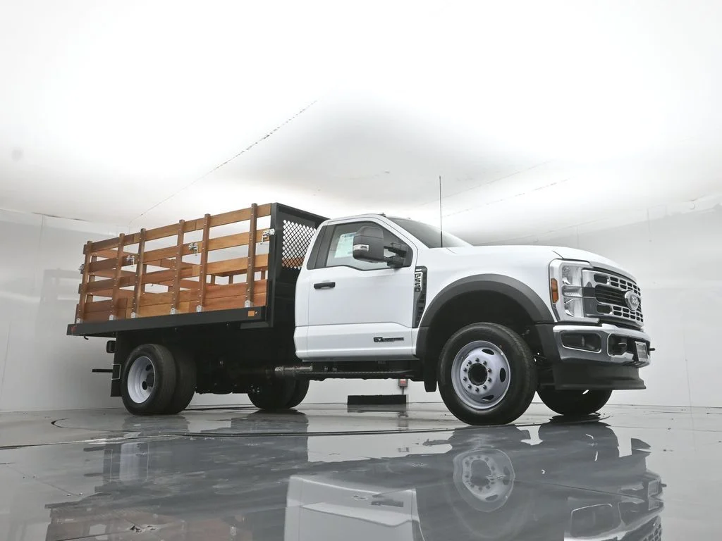 New 2025 White Ford XLT image 3