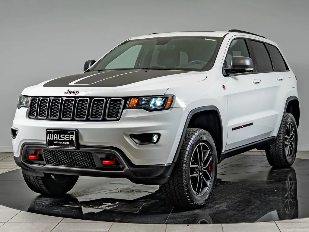 Used 2019 Bright White Clearcoat Jeep Trailhawk image 1