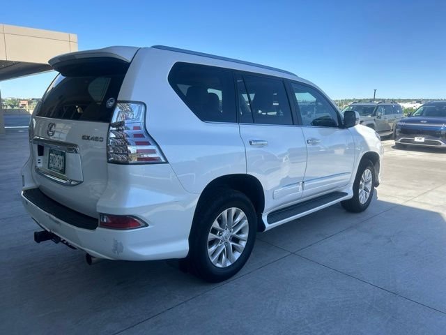 Used 2017  Lexus 460 image 2