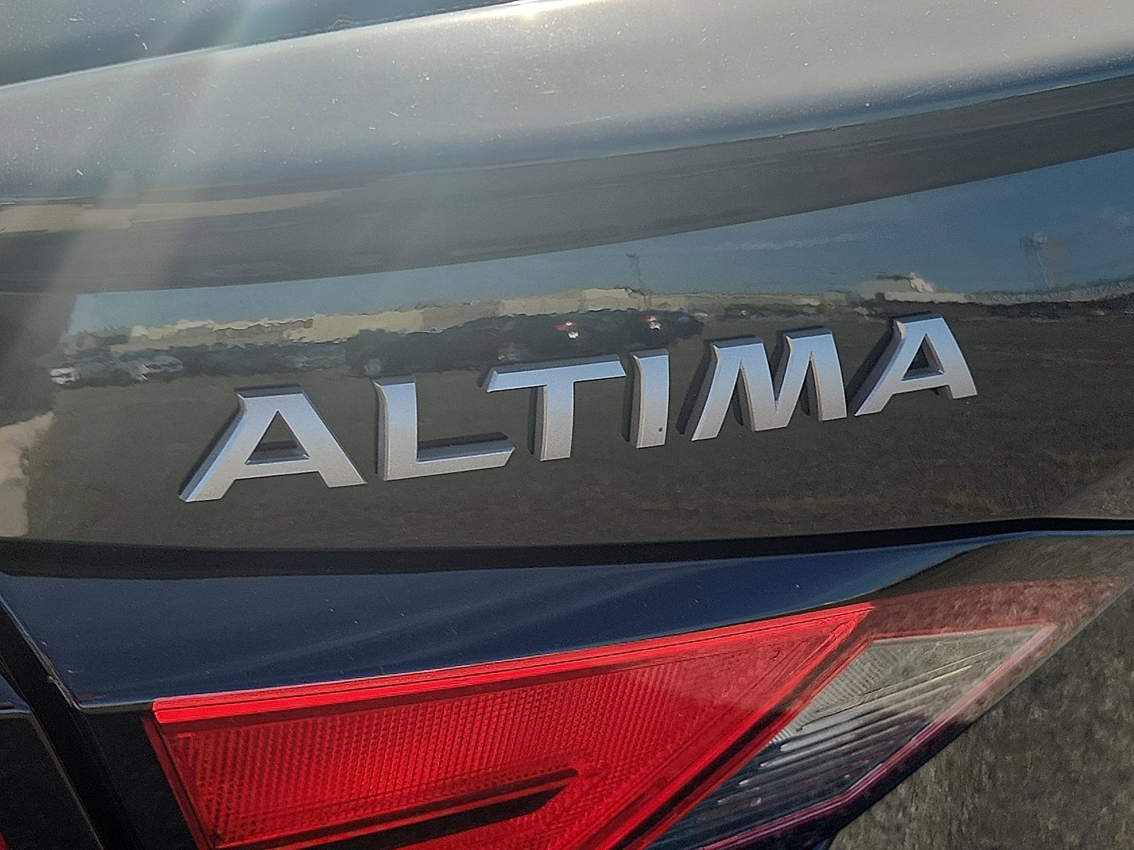 2025 Nissan Altima SR - Photo 19