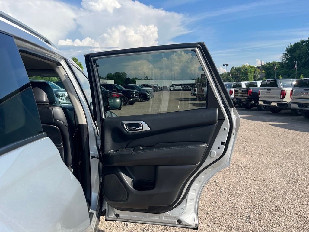 Used 2020 Brilliant Silver Metallic Nissan SL image 34