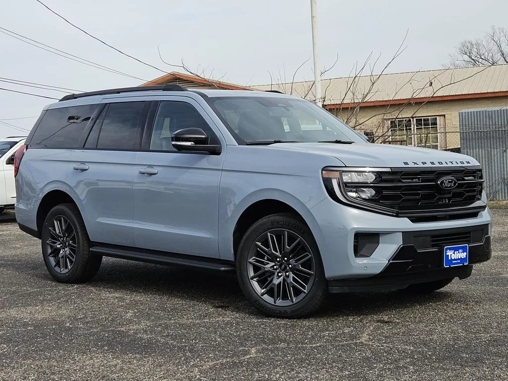 New 2026 Glacier Gray Metallic Tri-Coat Ford Platinum® image 2