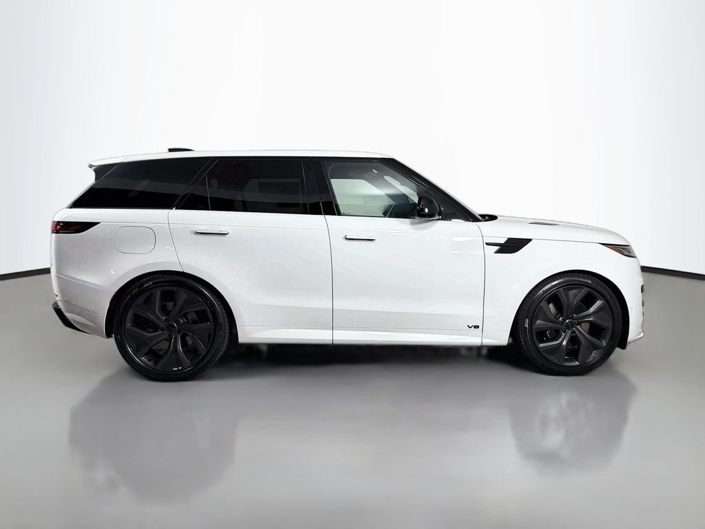New 2026 Fuji White Land Rover Dynamic SE image 4