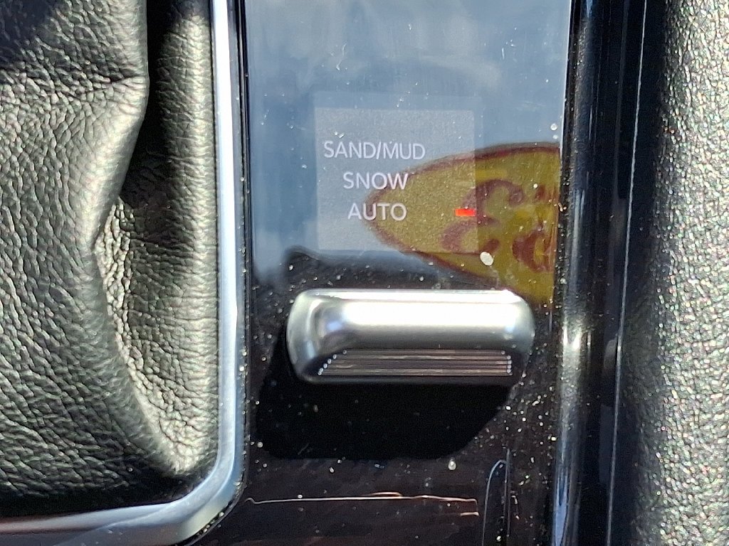Used 2023 Gray Jeep Latitude Lux image 23