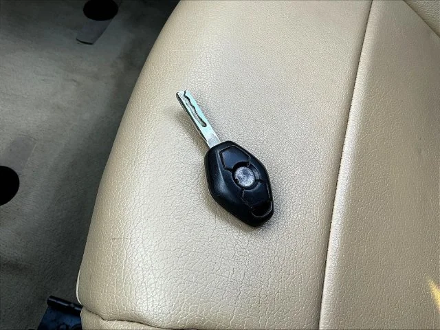 Used 2004 Blue BMW 2.5i image 32
