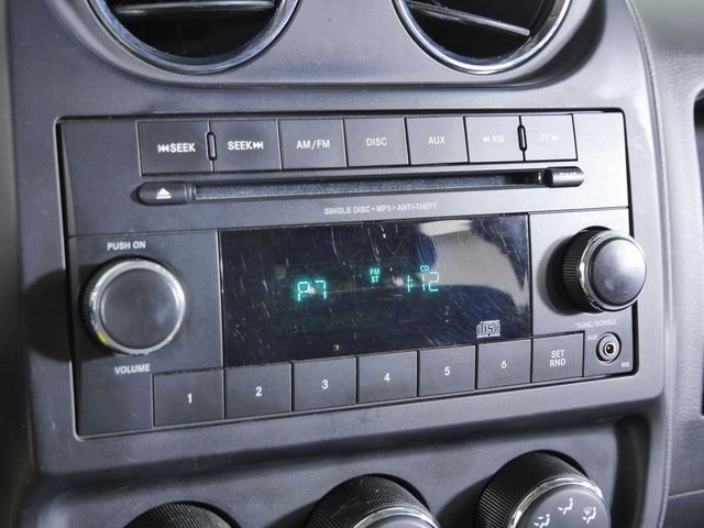 Used 2015 Gray Jeep Altitude image 28
