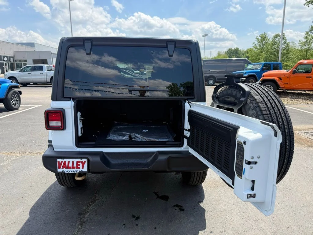New 2026 Bright White Clear-Coat Exterior Paint Jeep 85th Anniversary Edition image 42