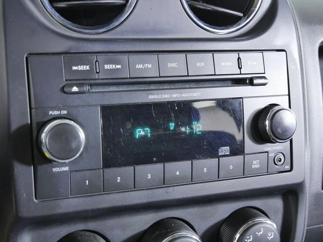 Used 2015 Gray Jeep Altitude image 28