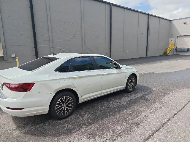 Used 2021 Pure White Volkswagen 1.4T SE image 3