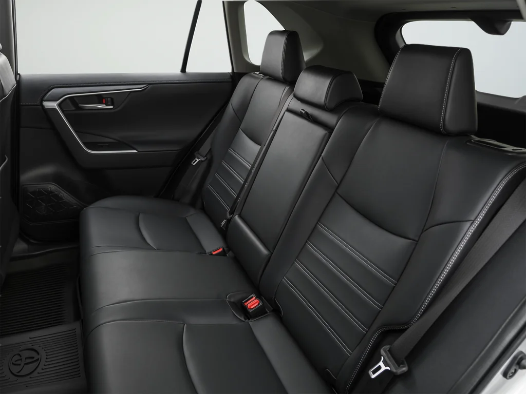 Used 2020 Silver Toyota XLE image 6