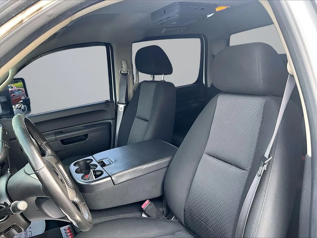 Used 2014 White GMC SLE image 25