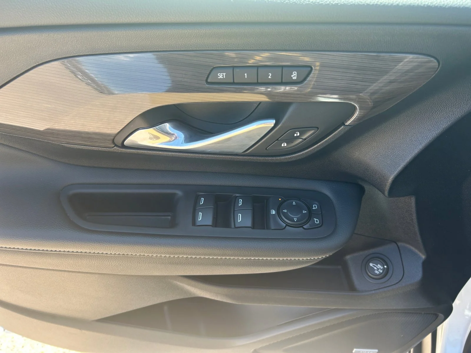 Used 2024 White GMC Denali AWD image 17
