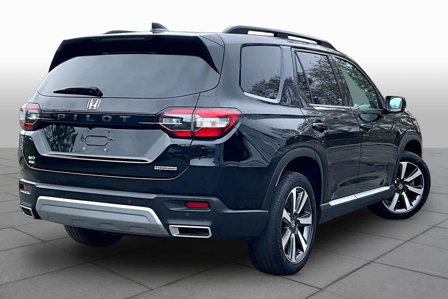 Used 2023 Crystal Black Pearl Honda Touring image 12