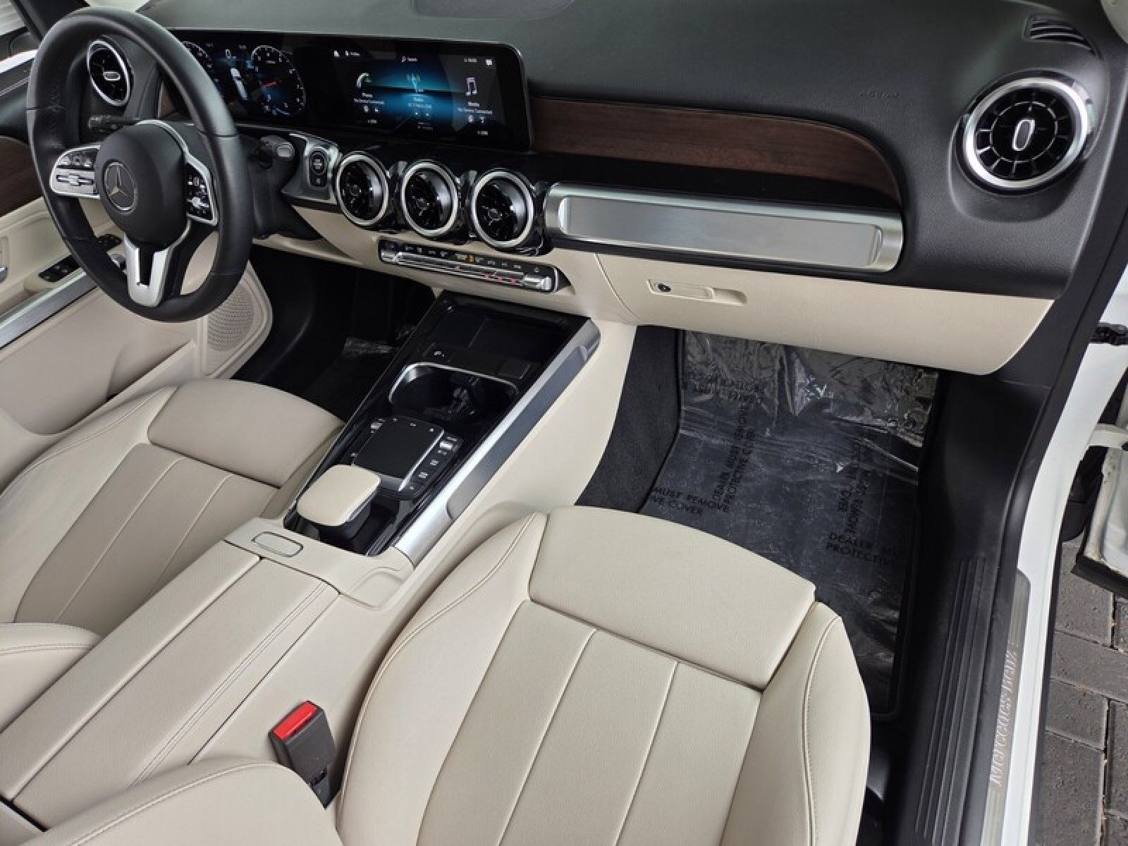 Certified Used 2022 Polar White Mercedes-Benz GLB 250 image 20