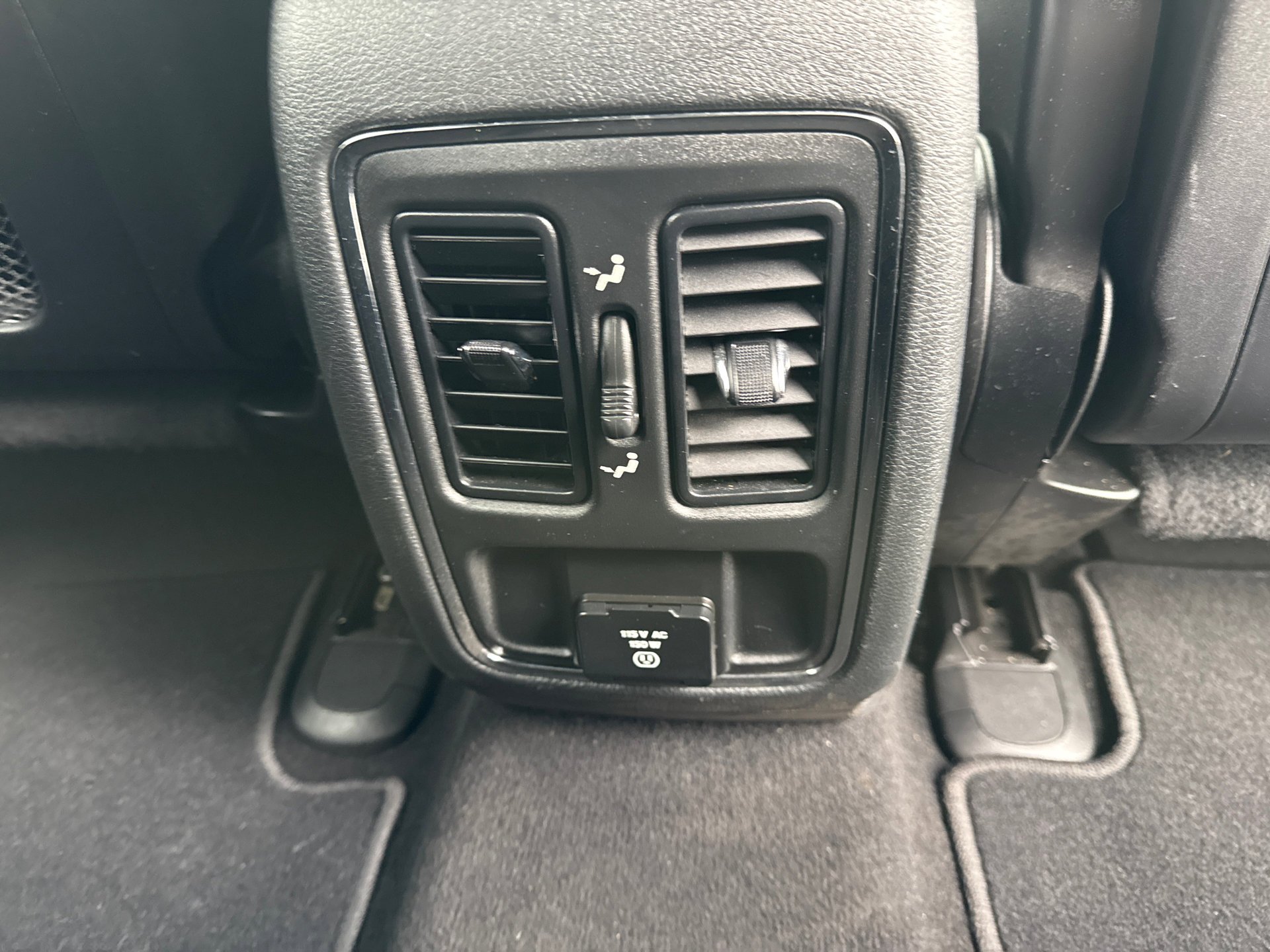 Used 2019 Granite Crystal Metallic Clearcoat Jeep Altitude image 15
