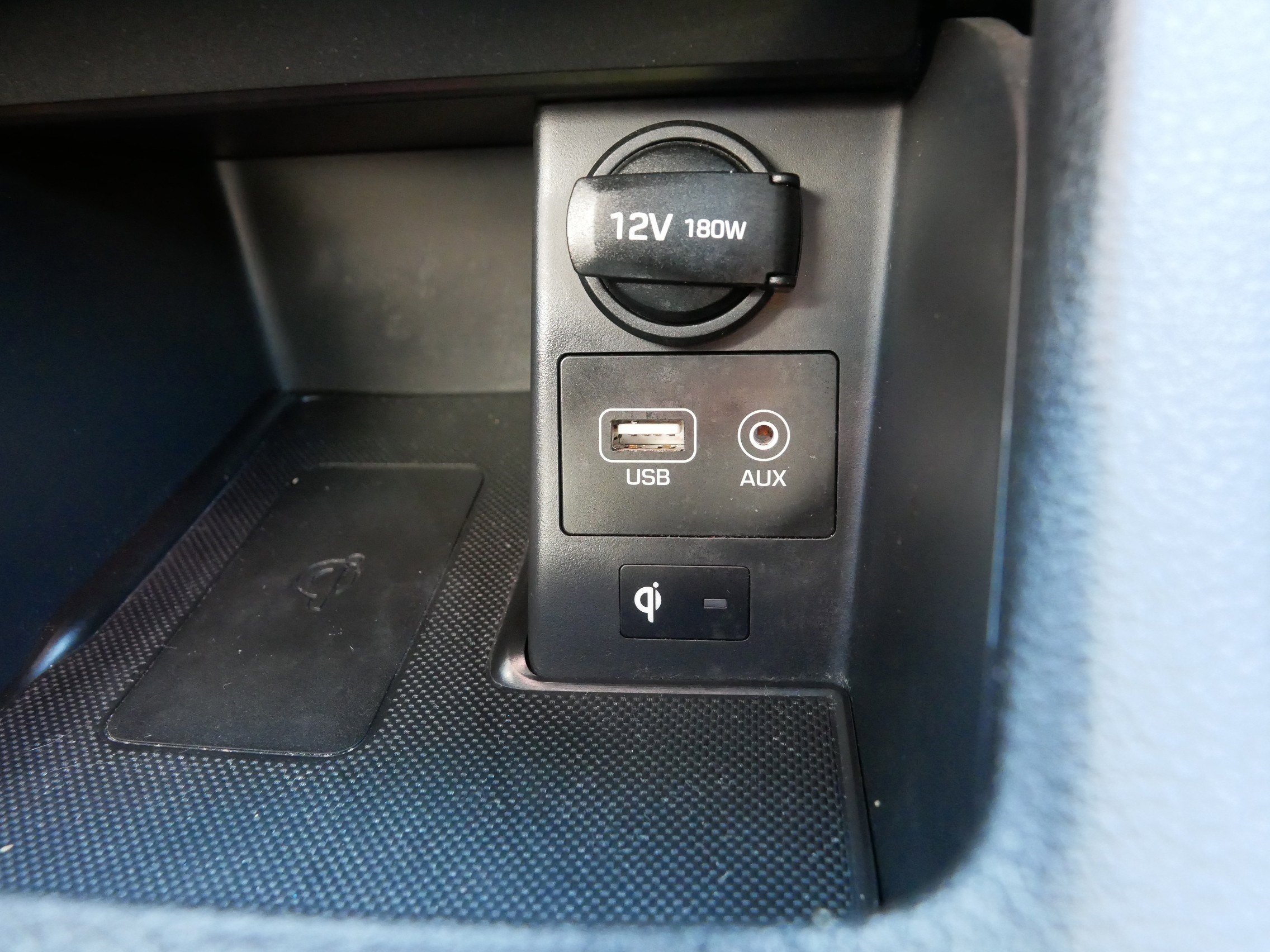 Used 2018 Ceramic White Hyundai  image 33