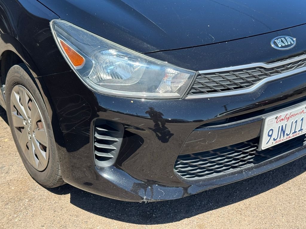 Used 2018 Black Kia S image 13