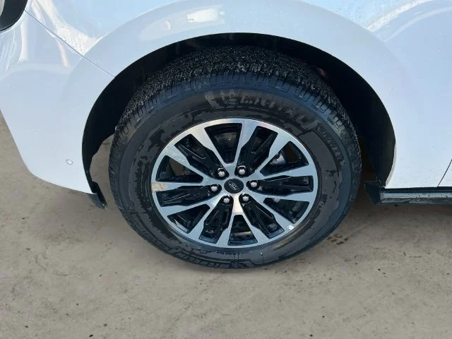 Used 2025 Oxford White Ford Platinum image 9
