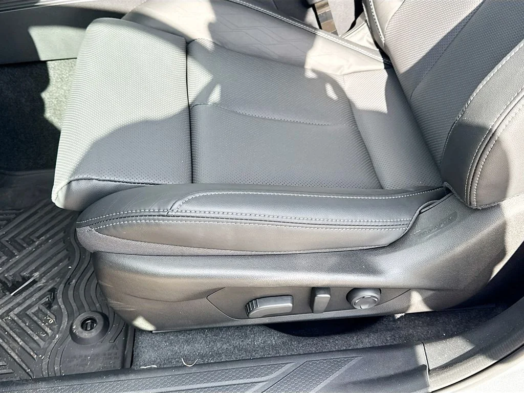 New 2026 ICE SILVER METALLIC Subaru Touring image 23