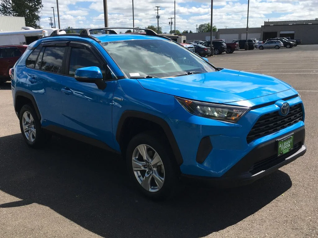 2019 Toyota RAV4 LE - Photo 10