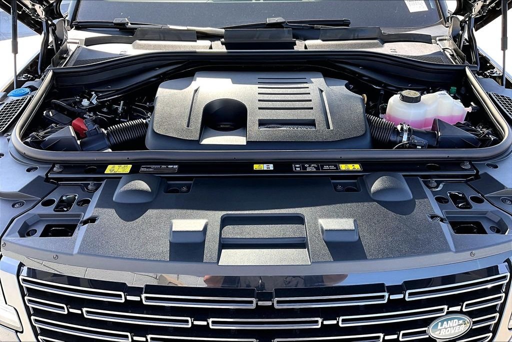 New 2026 CARPATHIAN GREY Land Rover Dynamic SE image 12