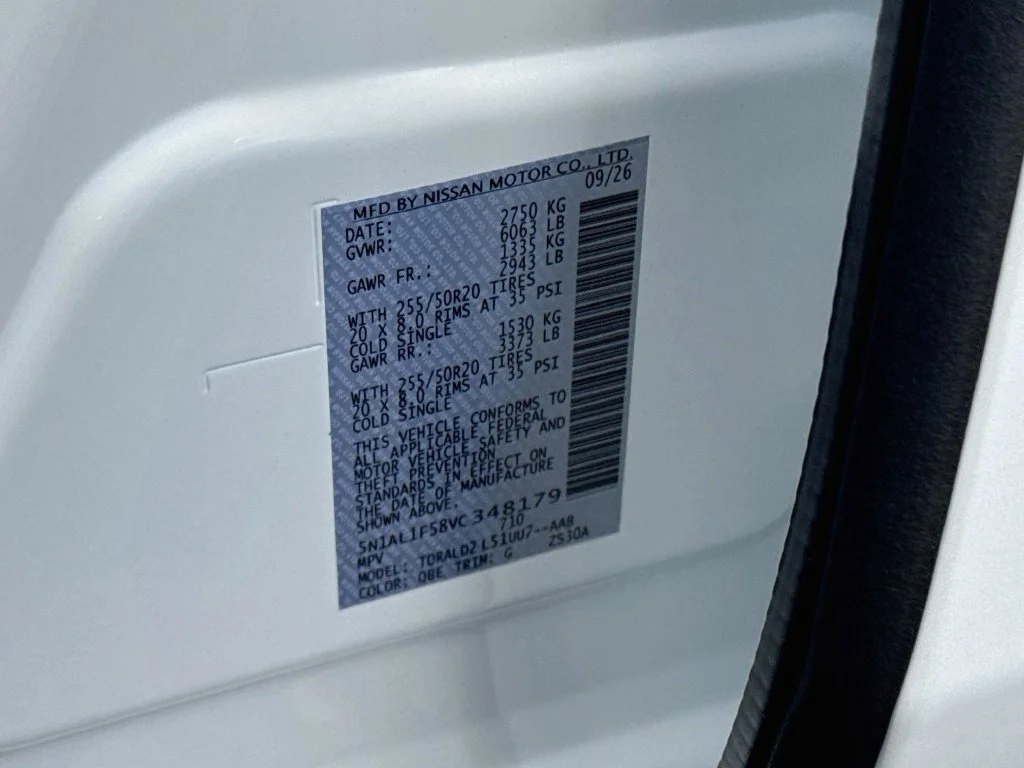 New 2027 White INFINITI LUXE image 35