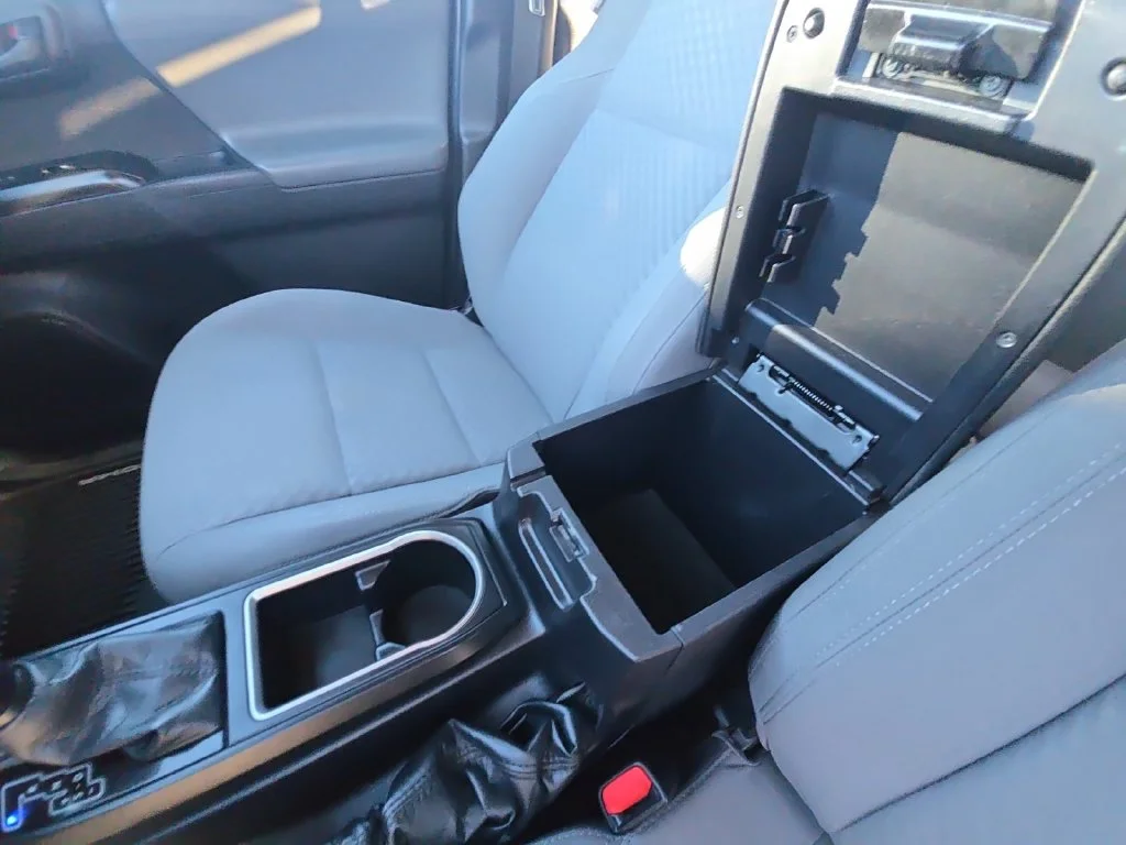 Used 2021 White Toyota SR image 33