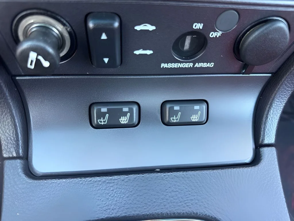 Used 2003 White Ford Deluxe image 19