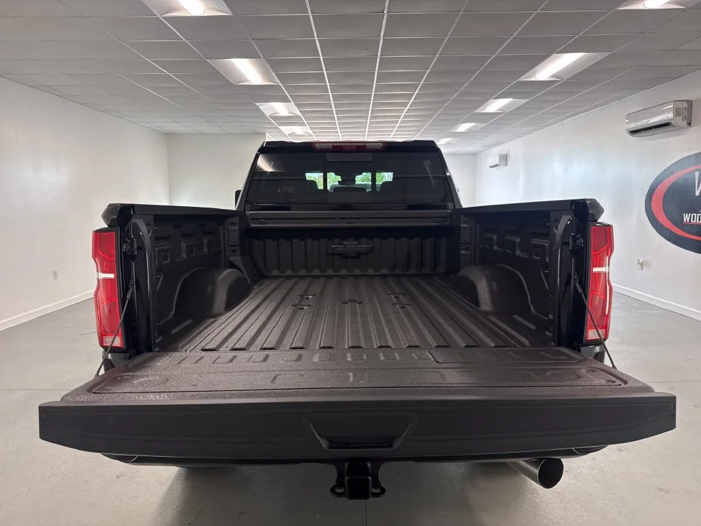 New 2026 Black Chevrolet High Country image 9