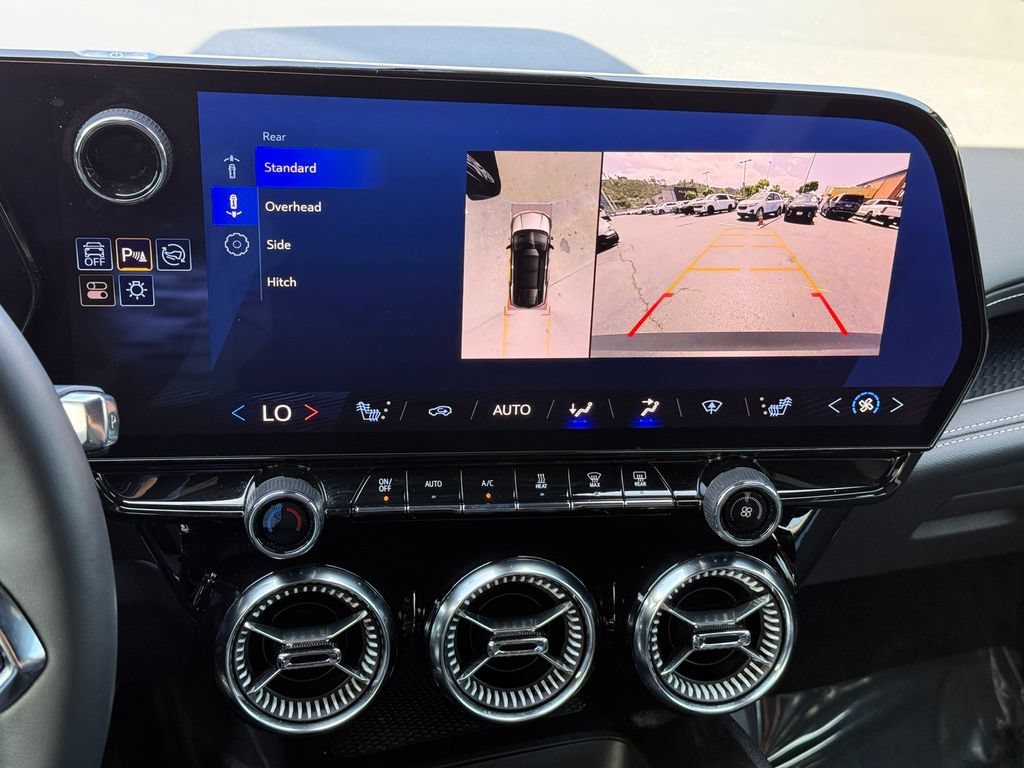 Used 2024 Summit White Chevrolet LT image 32