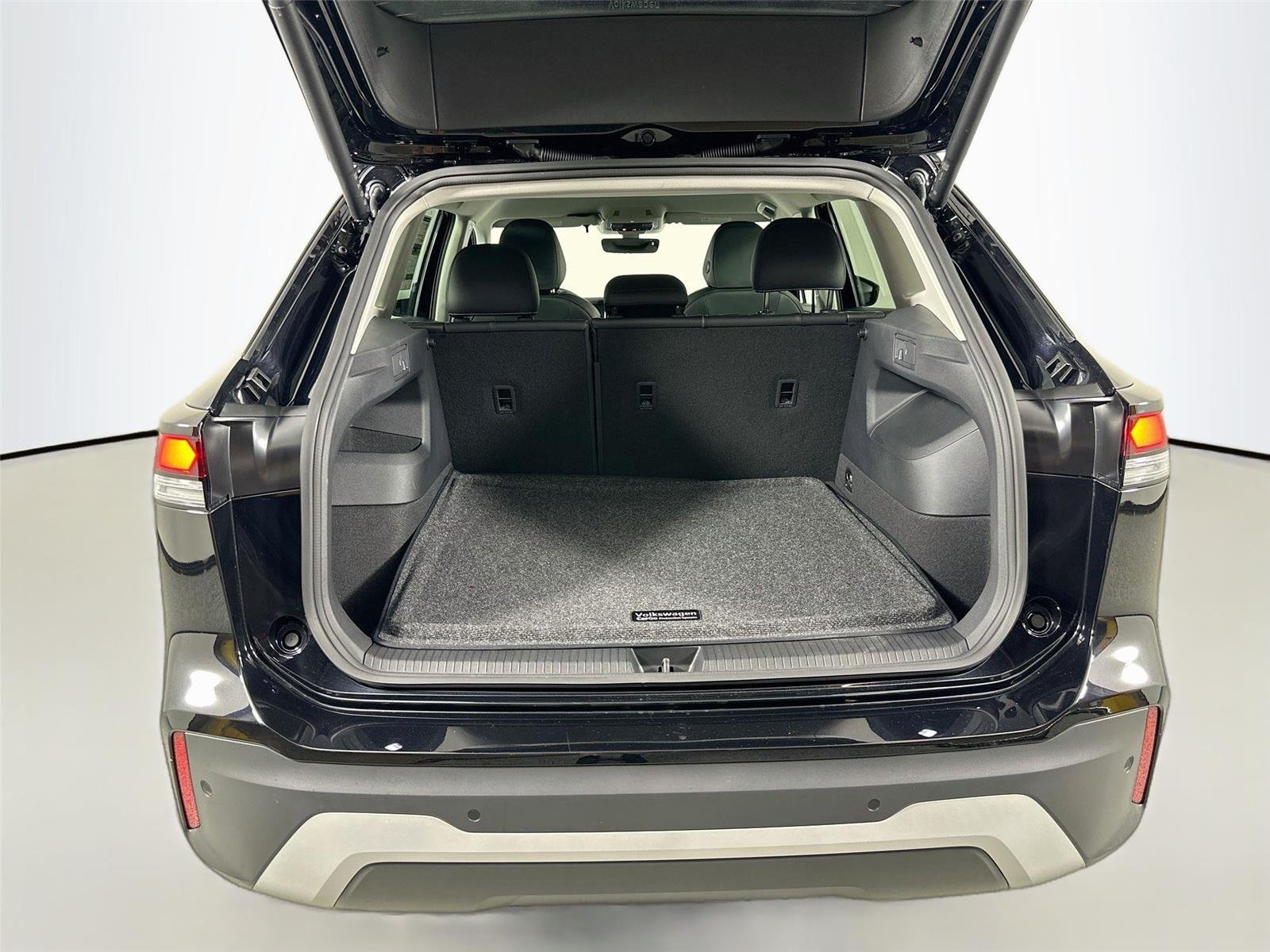 2025 Volkswagen Tiguan SE - Photo 26