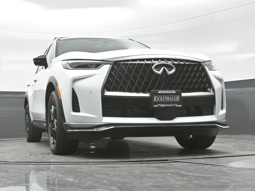 New 2027 2T RAD WHT INFINITI Sport AWD image 30