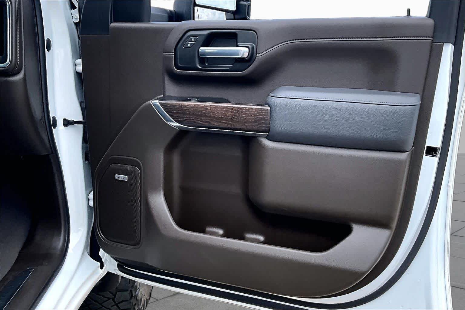 Used 2022 Summit White GMC Denali image 23