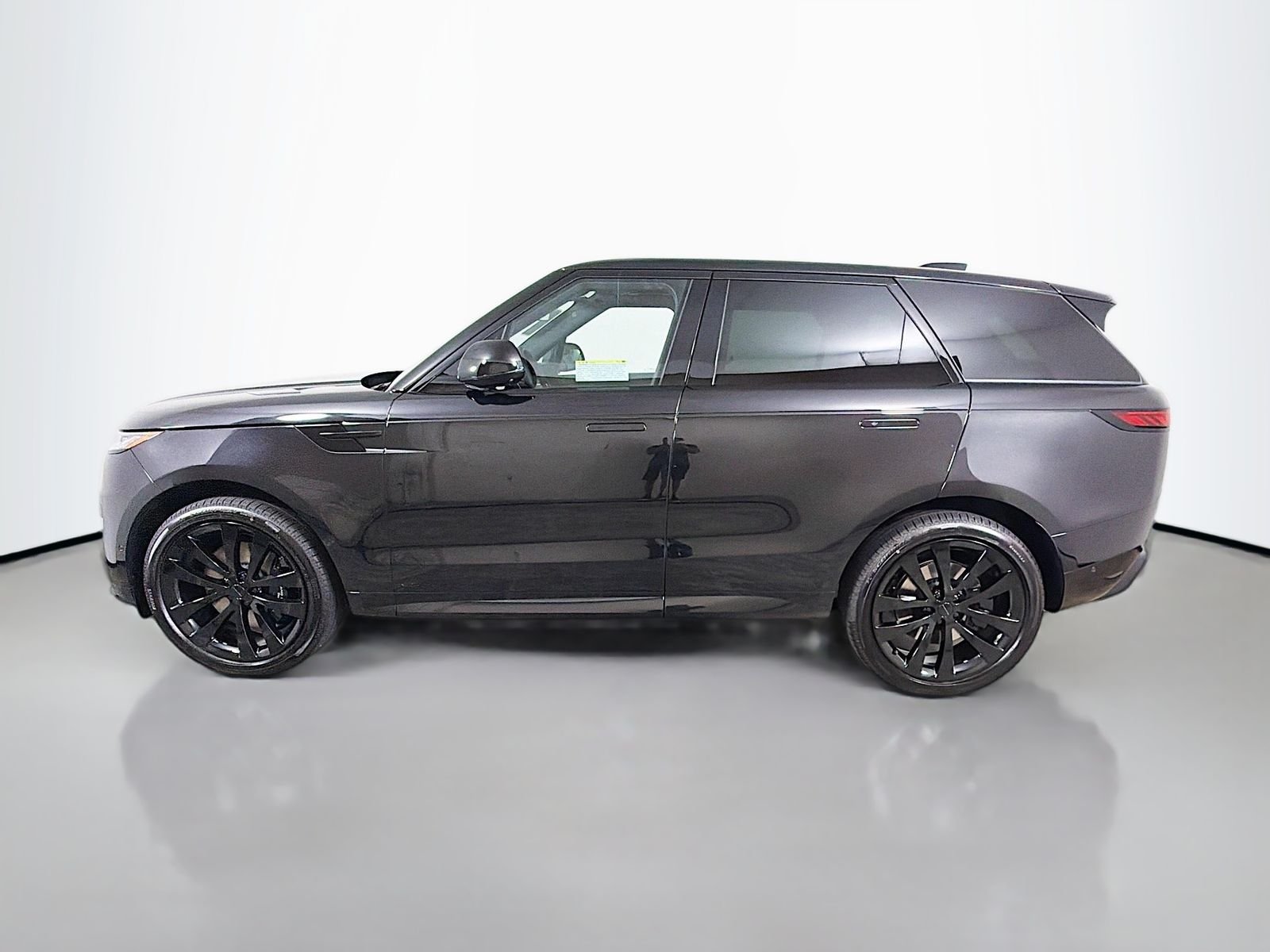 New 2026 Santorini Black Land Rover Dynamic SE image 2