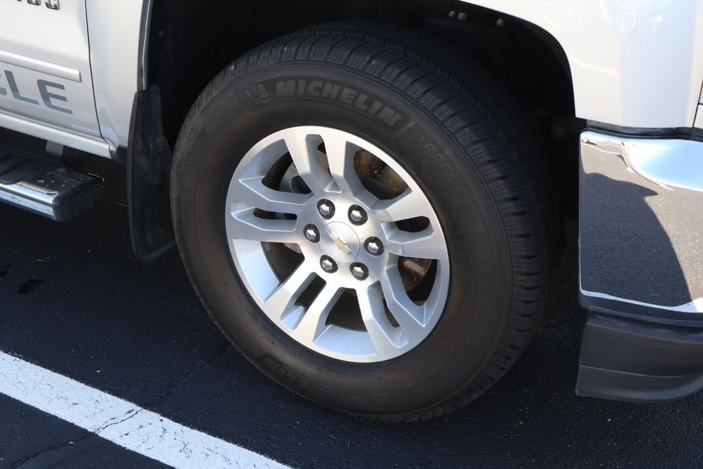 Used 2018 Silver Chevrolet LT image 8