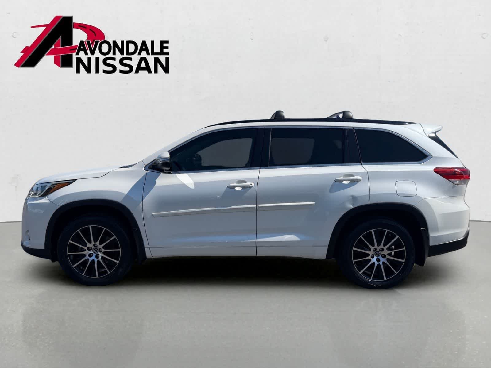 Used 2018 Blizzard Pearl Toyota SE image 3