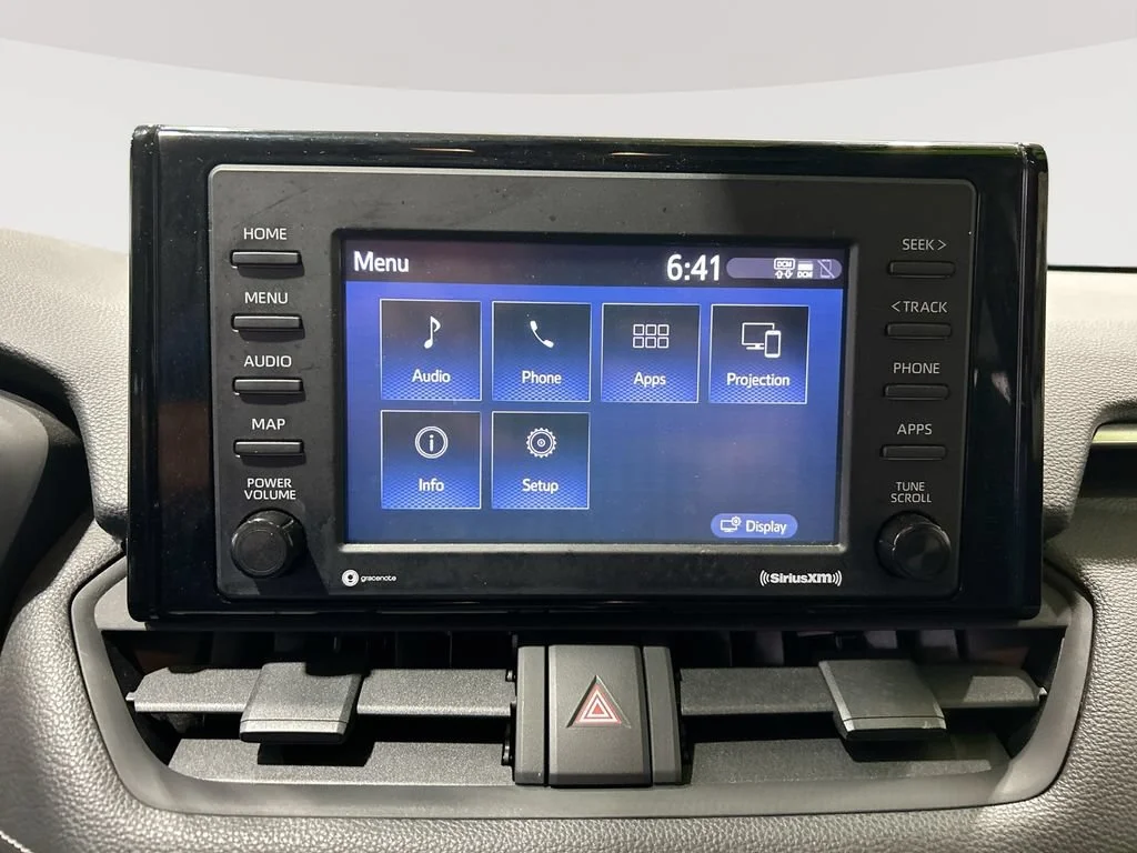 Used 2020  Toyota XLE image 17