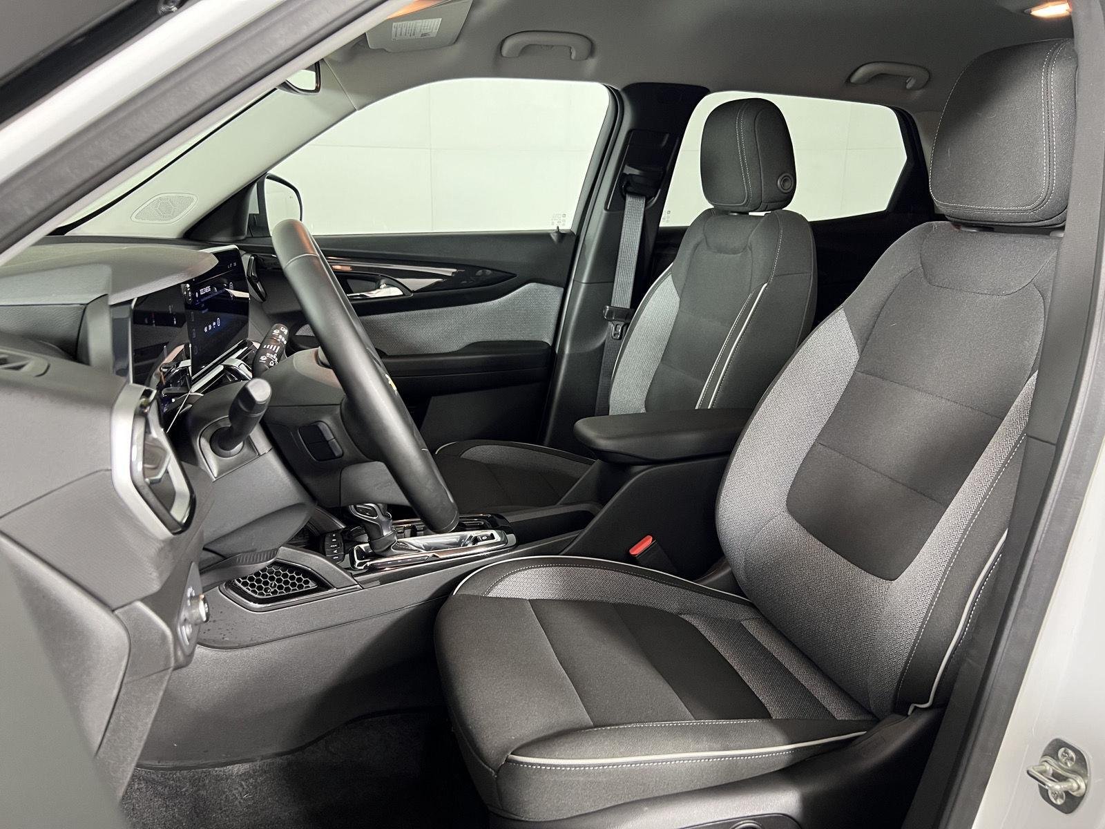 Used 2025 Summit White Chevrolet LT image 34