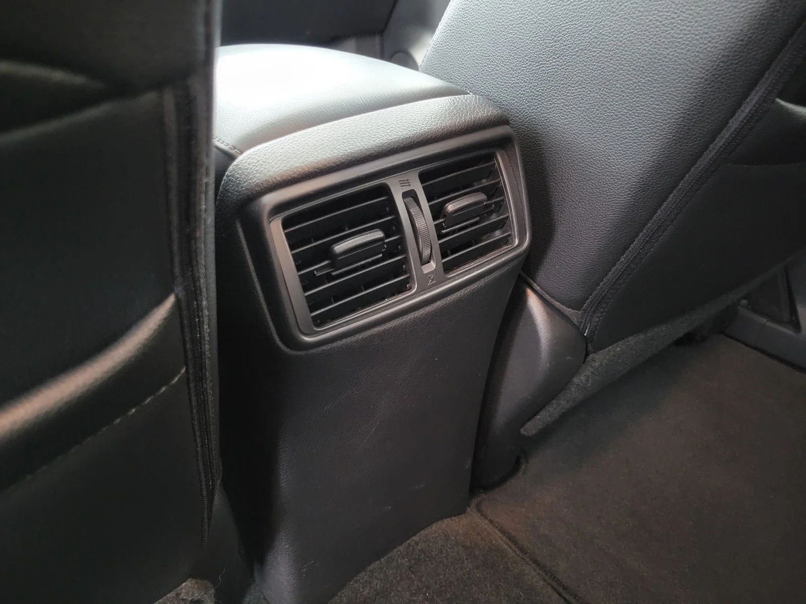 Used 2016 Red Nissan SL image 29