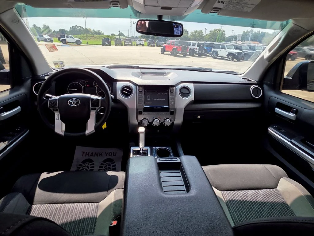 Used 2015 Gray Toyota SR5 image 16