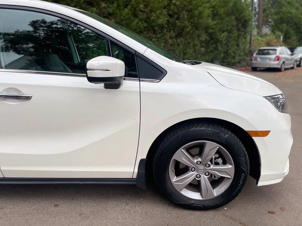 Used 2019  Honda EX-L image 2